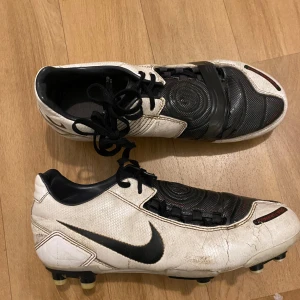  Vita dobbar  - Mina gammla dobbar från nike funkar fortfarande att använda 