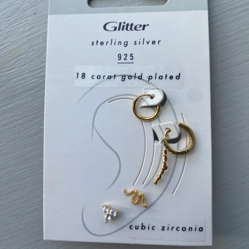 Äkta silver örhängen som är guldpläterade. Helt nya och oanvända, kostade 299kr som nya. Accessoarer.