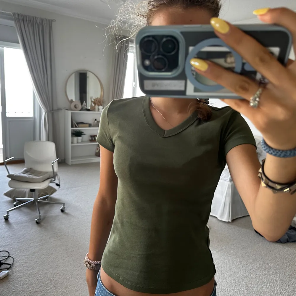 supersöt linne i stockholmstil från Zara 🥰 jag elskar det ser supersöt med jeans ❣️jag har inte använt den, bara köpt den ❤️. Puserot.