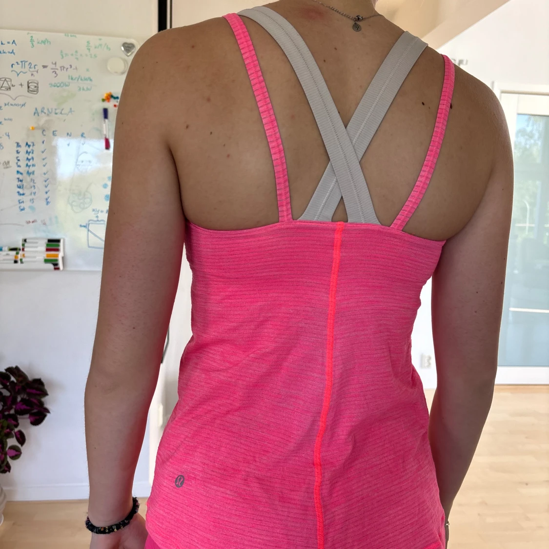 Lululemon träningslinne med inbyggd bh  - 90