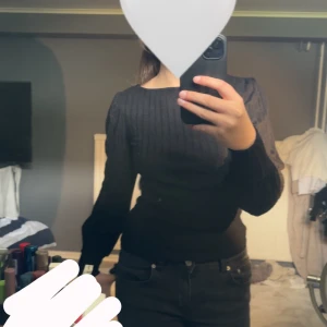 Långärmad tröja - Köptes i vintras men kommer tyvärr inte till användning, har liknande i beige också💕