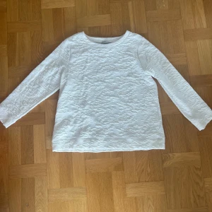 Vit top  - Vit top från Carla F. Storlek XL.