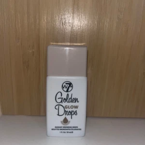 golden glow drops - golden glow drops från w7 som säljs då dom inte passa min hudton, endas testad en gång