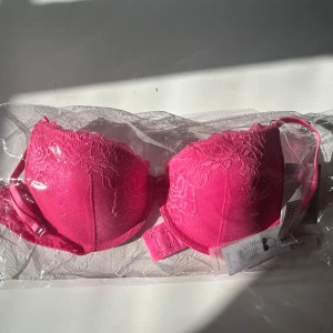 Bh - Helt oanvänd, säljer då det inte längre gick att returnera