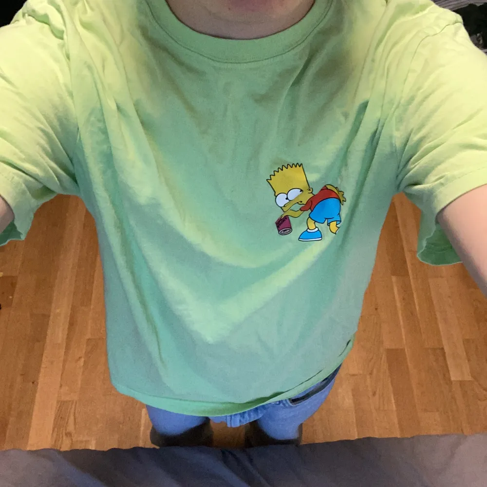 Denna tröja tog mig igenom hårda tider och gjorde mig enormt laidback 😎😜✌️.  Jag ger nu upp den till en av er kära män så att ni kan ta er igenom hårda tider också 🫡🫡.. T-shirts.