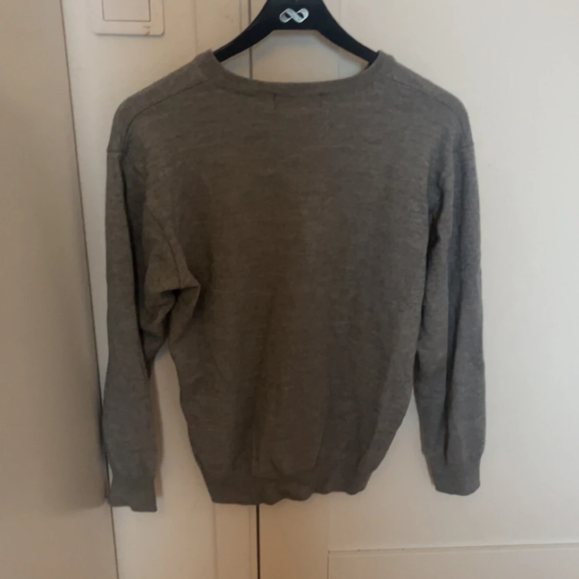 Grå stickad tröja - 90