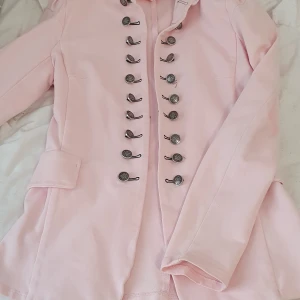 Pink blazer - Helt ny. M storlek 