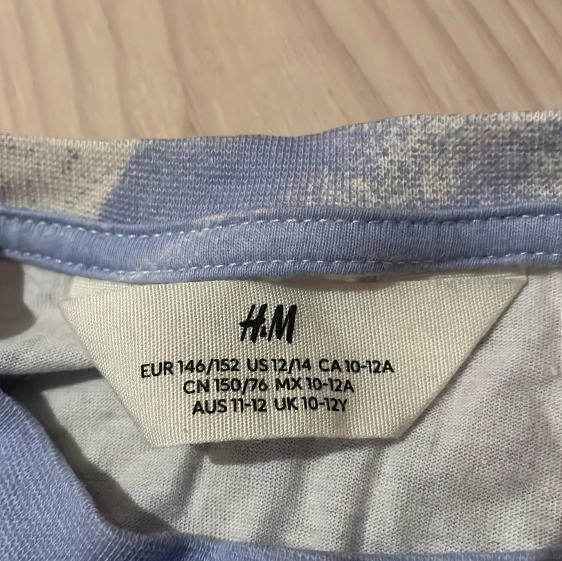 Blå och vit t-shirt med Hedwig-tryck från H&M - 91