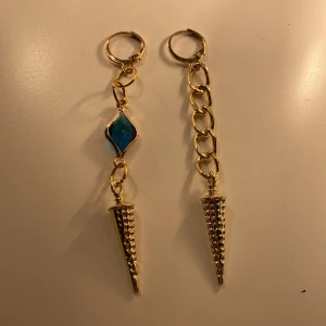 Örhängen  - Supefina örhängen som inte kommer till användning längre💕Köp en för 50 eller båda för 100