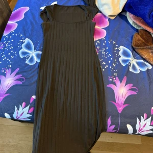 Svart klänning  - En simpel svart klänning 