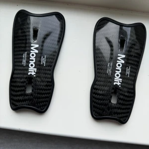 Monolit benskydd  - Säljer dessa monolit benskydd då dem inte kommer till användning 