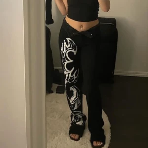 Svarta jeans - Säljer dessa jeans då det inte är min stil!