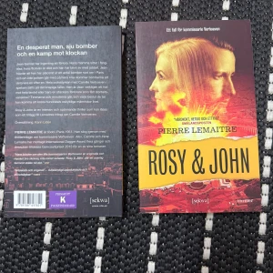 Rosy & John - Spännande thriller av Pierre Lemaitre där en desperat man och sju bomber sätter staden i skräck. Boken handlar om en intensiv kamp mot klockan för att stoppa katastrofen. Perfekt för dig som gillar nervkittlande läsning med oväntade vändningar. Boken är oanvänd, köpt för 89kr/styck. Säljer båda för 160kr och en för 80kr! 