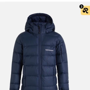 Peak performance vinterjacka  - Mörkblå vinterjacka från peak, sparsamt använd och utan defekter💙superfin till vintern!!