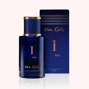 Säljer en elegant Van Gils I Dare Eau de Toilette. Flaskan rymmer 50 ml. Perfekt för den som vill ha en sofistikerad och djärv doft. Passar både till vardags och speciella tillfällen. Den är sprutad ungefär 5-10 ggr. Så är runt 48ml kvar i flaskan