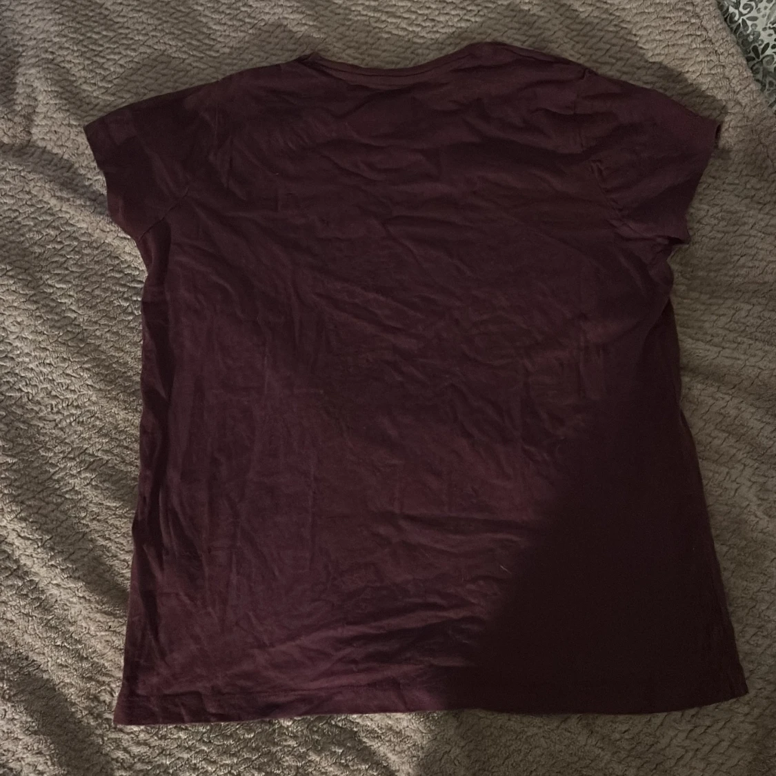 Vinröd t-shirt från C - 90