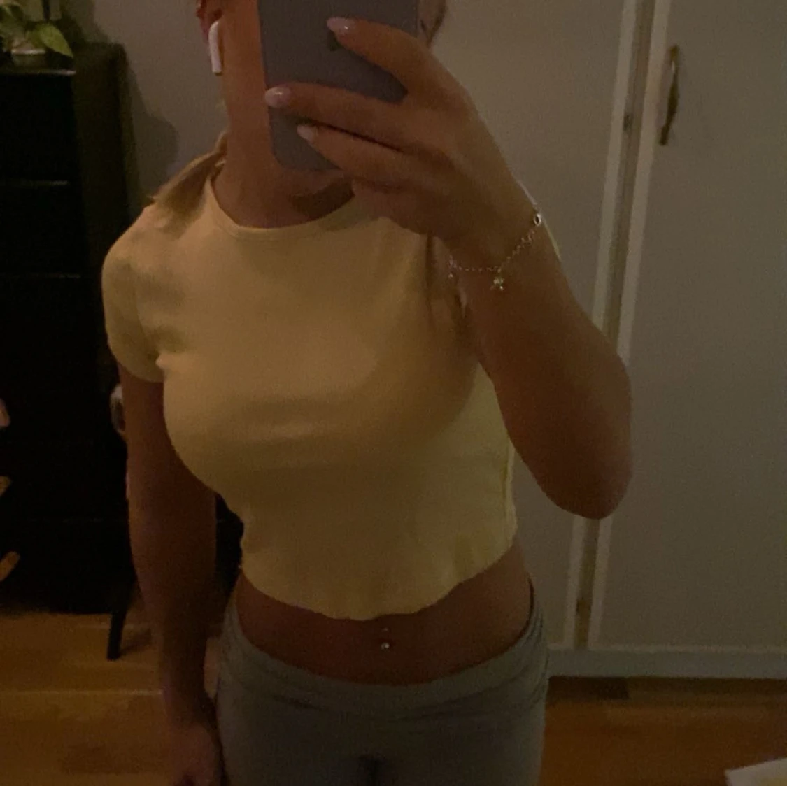 Gul ribbad topp från H&M 