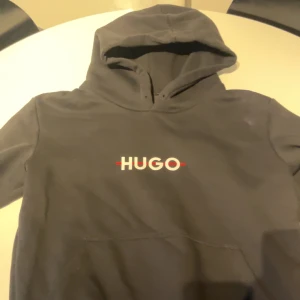 Hugo Boss Tröja - Säljer min Hugo boss tröja, storlek M.