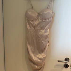 Korthet klänning - shein  - Festklänning, aldrig använd 