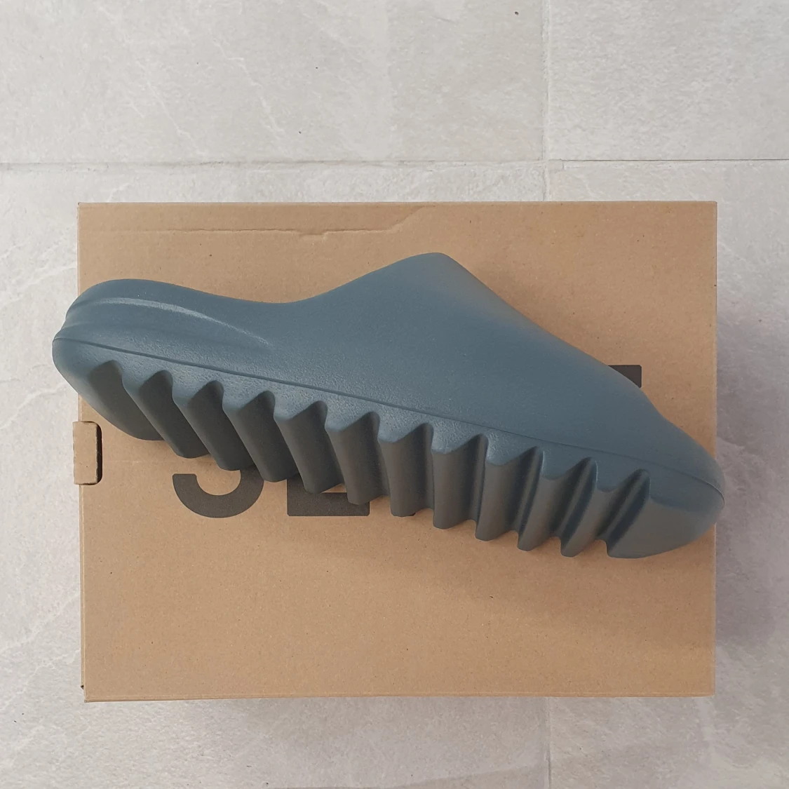 Säljer Jordan 1 Mids, Nike Dunk Lows och Yeezy Slides - 93