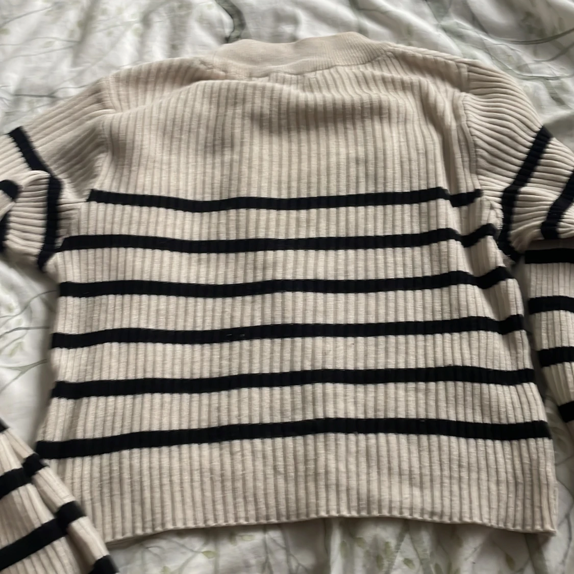 Randig ribbad tröja från 157 - 90