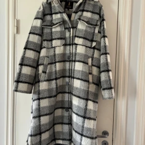 Pernilla Wahlgren jacka strl S - Använd 1ggr. Stor i strl passar stor M oxå 😄