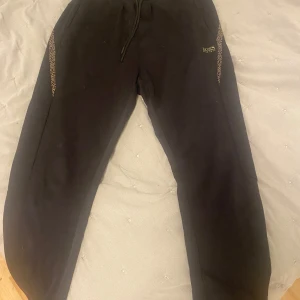 Hugo boss mjukisbyxor - Mycket bra skick, st S, säljer pga inte används längre