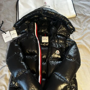 Moncler Montbeliard jacka - Väldigt fint skick, storlek 1 (small), kan fraktas
