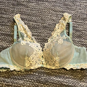 INTIMISSIMI bh - En Elena pretty flower bh, triangel. Bra skick använd fåtal gånger 