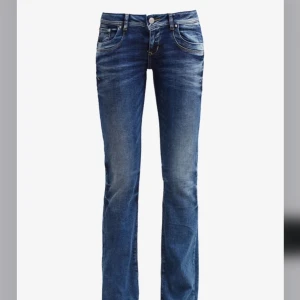 Blå jeans från LTB - Säljer ett par snygga blå jeans från LTB. Dom är lågmidjade bootcutjeans i storlek W26 L34. Jag säljer pågrund av att jag köpte en förstor storlek. Dom har blivit tvättade en gång. Dom är aldrig använda och helt nya. Pris går att diskuteras💓💓