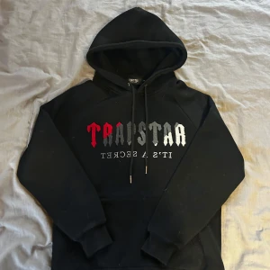 Trapstar hoodie - Fint skick, väldigt skön, storlek small. Kan fraktas 