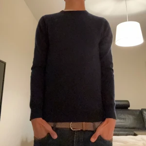 Kashmir tröja  - Säljer en riktigt snygg Kashmir tröja ifrån John Henric Storlek S Nypris 2199 mitt pris 749 100% Kashmir!  skick 8/10 hör av dig om du har några frågor eller om du har några funderingar!