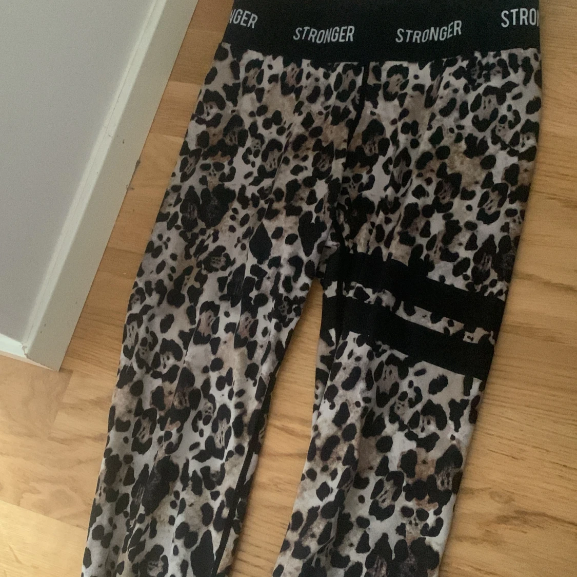 Stronger byxor leopardprint