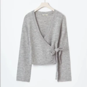 Kofta - Kofta från Gina tricot som är slutsåld! Nästintill oanvänd 