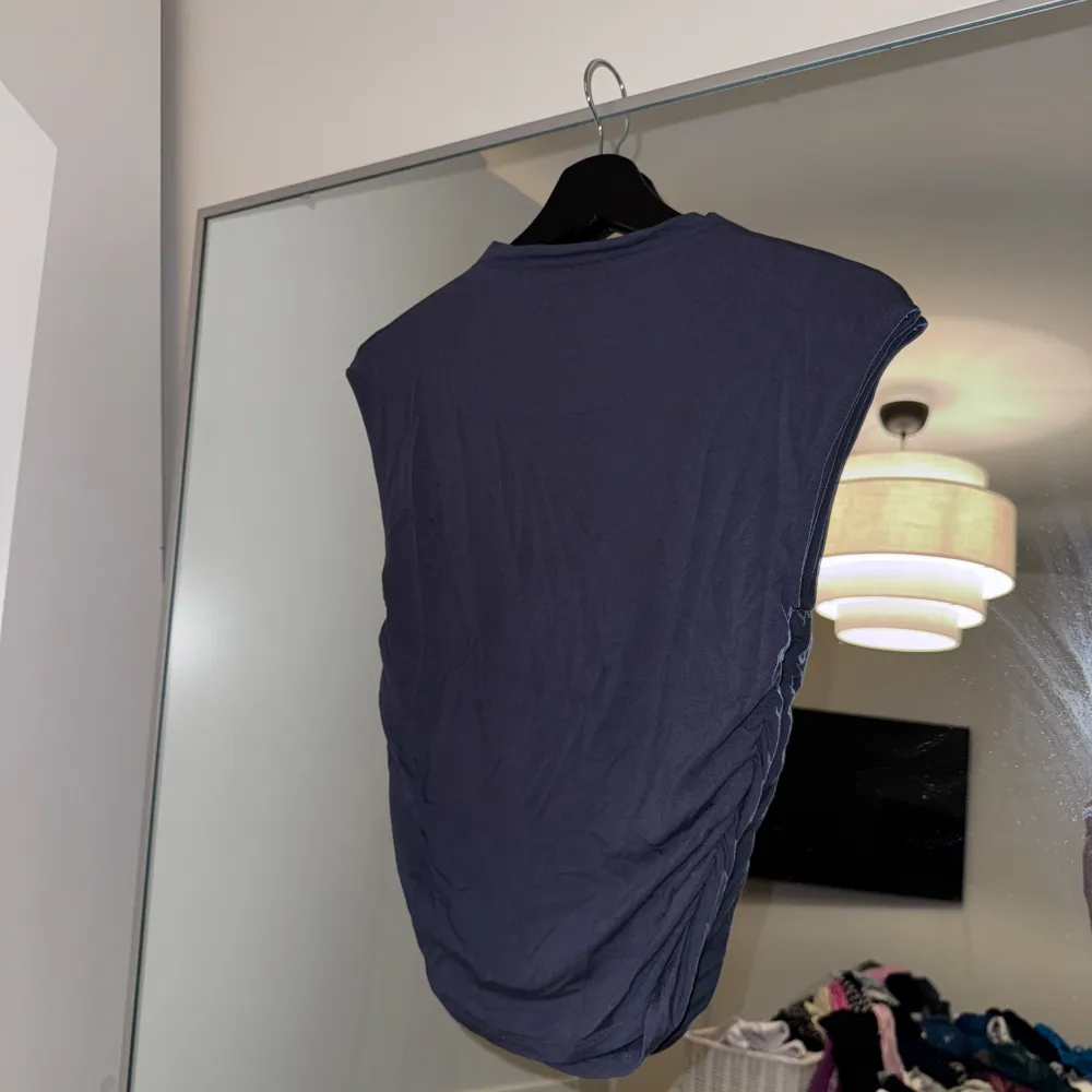Soft touch funnel neck topp i ny skick. Yläosat.