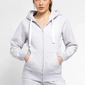 Russemerch - Säljer min nyköpta Russemerch då den inte kommer till användning. Köptes för två veckor sen.  ORDINARIE PRIS: 749kr