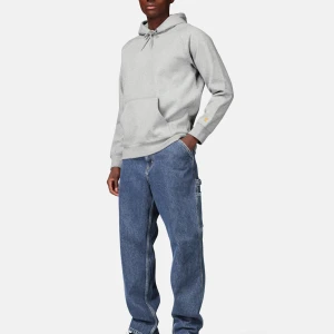 Carhartt jeans herr - Hej! 💕Jag säljer nu min brorsas snygga Carhartt jeans då de inte längre kommer till användning. De är i mycket bra skick/nyskick och har inga defekter. De är i storlek W32 L34. Nypris 1395 kr Pris går att diskuteras och hör gärna av er vid frågor!! 💕