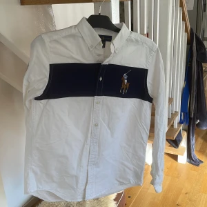 Ralph lauren skjorta  - Fin skjorta från Ralph Lauren Strl 18-20/xl (Motsvarande 176/xs) Mycket gott skick 