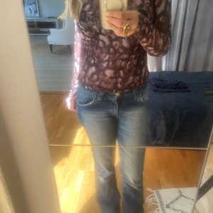 Unik tröja  - Intimissimi liknande eftersom den är see trough , as snygg!!!!💓