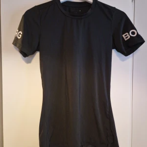 Träningströja - Träningströja i storlek M men passar en storlek S