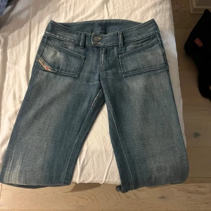 Snygga vintage disel jeans - Säljer dessa jättefina disel jeans som tyvärr inte passade. Storlek S