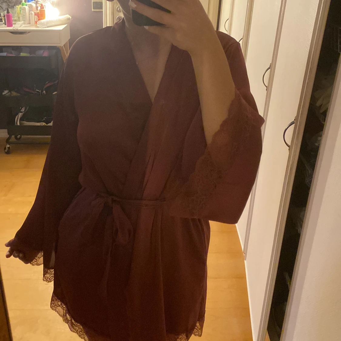 spets morgonrock/natt grej