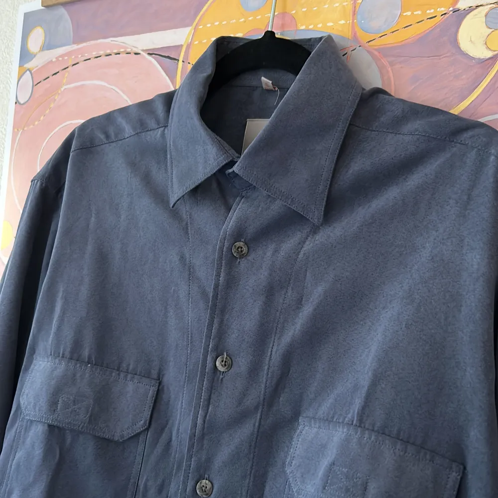 Beautifully blue velvet shirt. Skjortor.