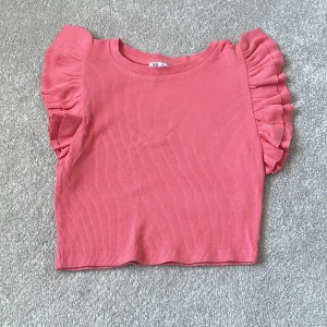 Volangtopp  - Kort volangtopp🫶🏻(Korall färgat)