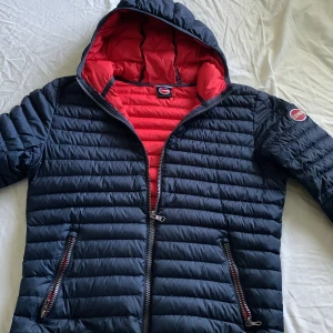 Colmar jacka - Colmar jacka i stabilt skick! Ny pris ca 5000 modellen är svår att hitta Priset kan diskuteras ‼️