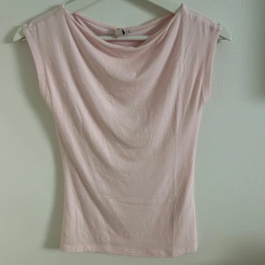 Rosa topp Nelly - Rosa topp från Nelly i storlek xs💞