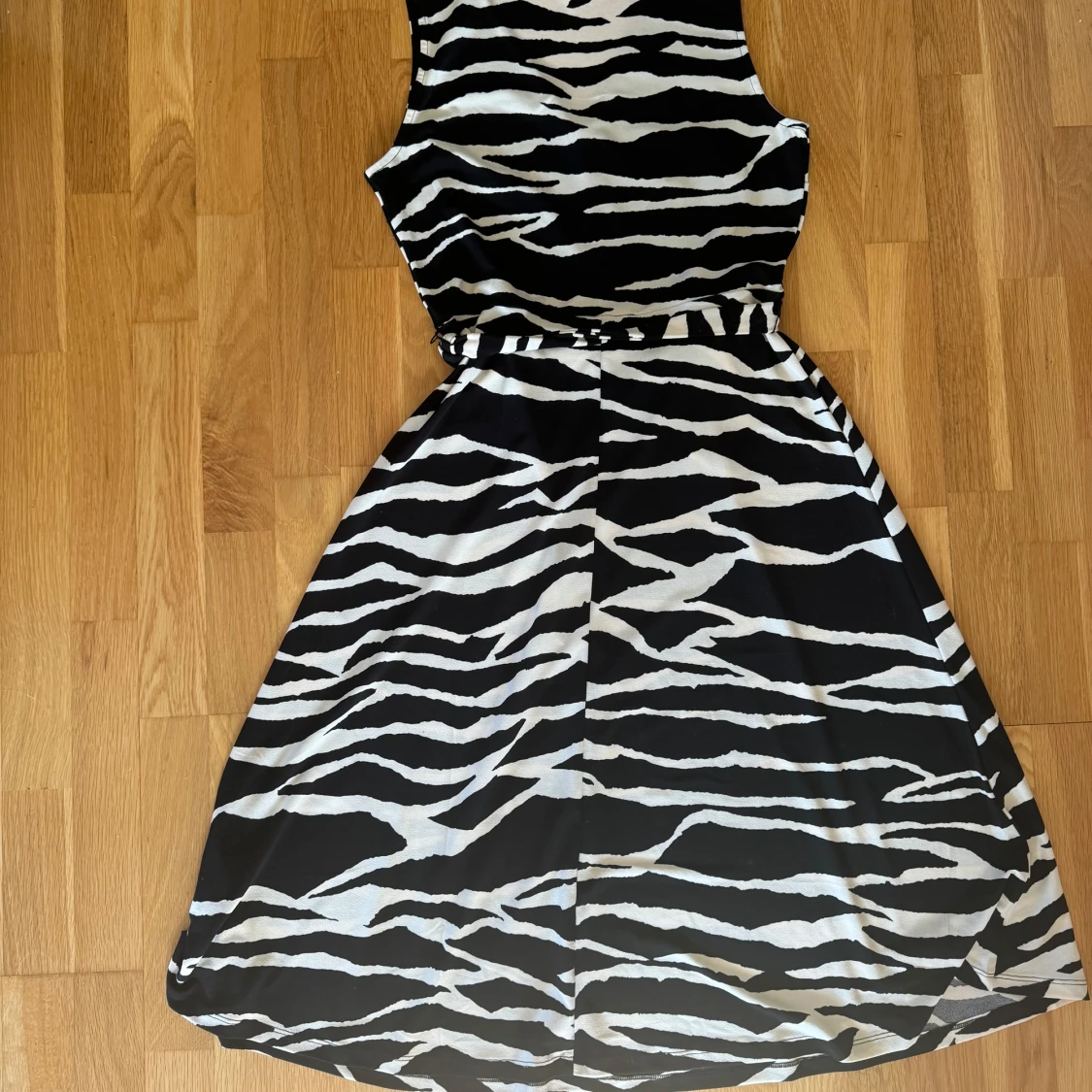 Zebramönstrad klänning - 92