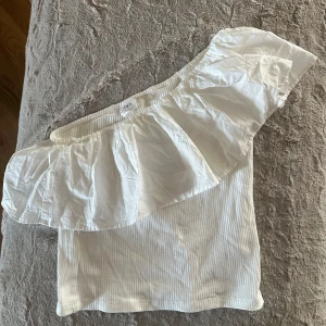 Volang topp  - Storlek 164 cm  Bra skick  