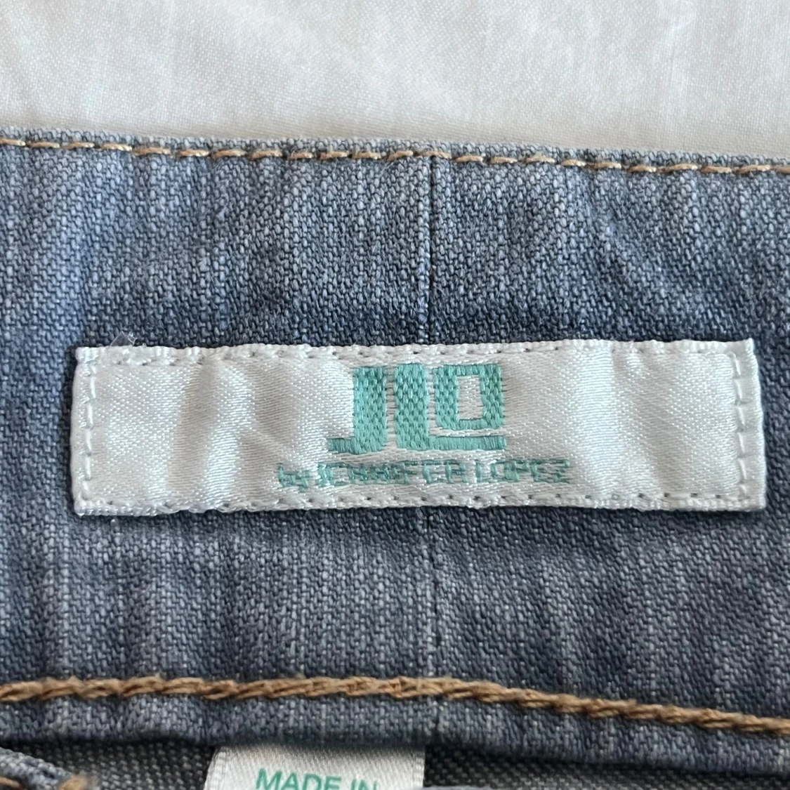 Bootcut 2000s jeans med röda detaljer! - 93