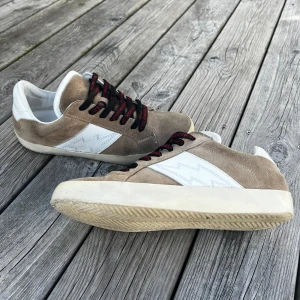 Zadig & Voltaire skor - Säljer mina Zadig & Voltaire skor i storlek 41 som jag fick i julas. Inköpspris ca 3k. Bra skick se bilder. True to size. 